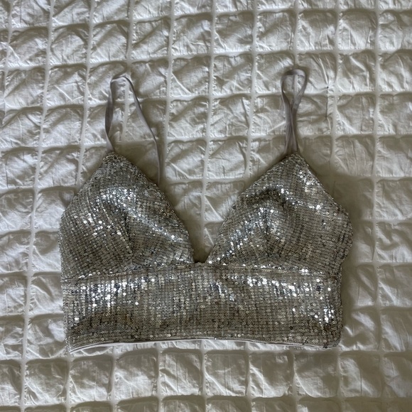 Abyss By Abby Silver Sequin Top - Picture 1 of 10